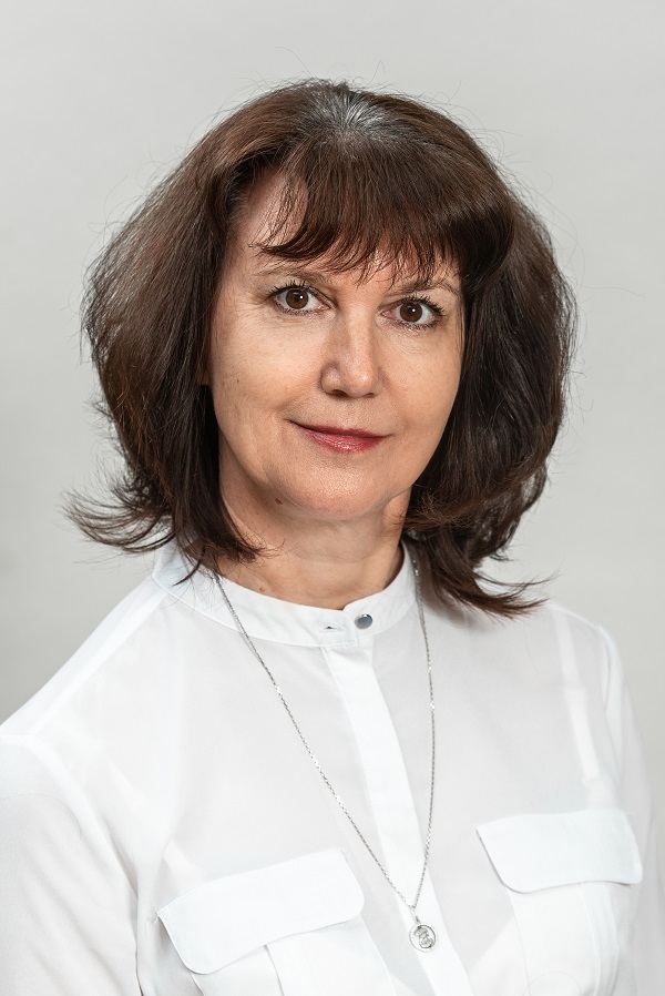 Попова Марина Алексеевна.